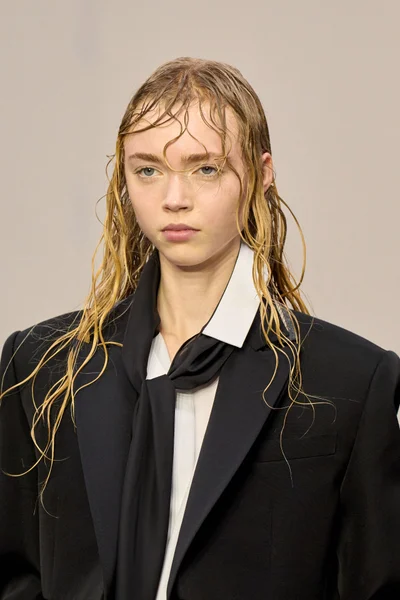 Look 14